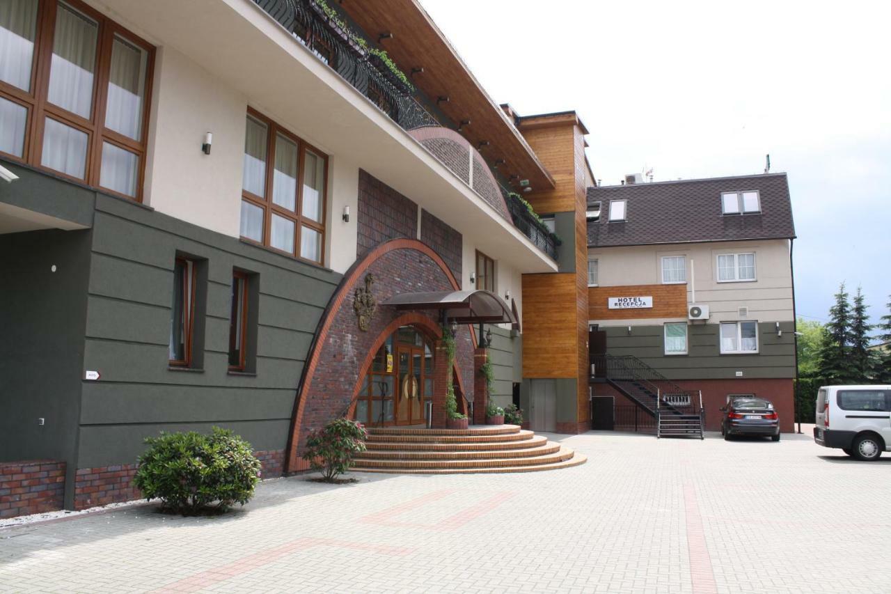 Hotel Pinocy Ledziny Ngoại thất bức ảnh