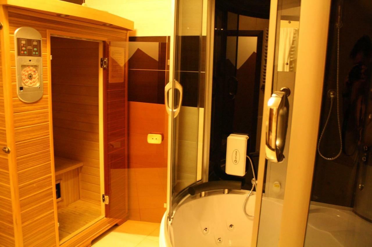 Hotel Pinocy Ledziny Ngoại thất bức ảnh
