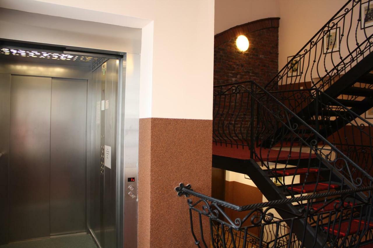 Hotel Pinocy Ledziny Ngoại thất bức ảnh